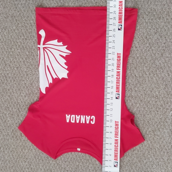 Red "Canada" T - Picture 6 of 6